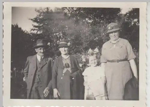 (F12782) Orig. Foto Personen, Familie im Freien, Wanderung 1933