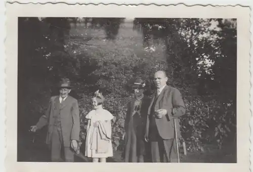 (F12779) Orig. Foto Personen, Familie im Freien, Wanderung 1933