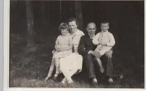 (F12720) Orig. Foto Familienausflug, Wanderung, Rast am Waldrand 1930