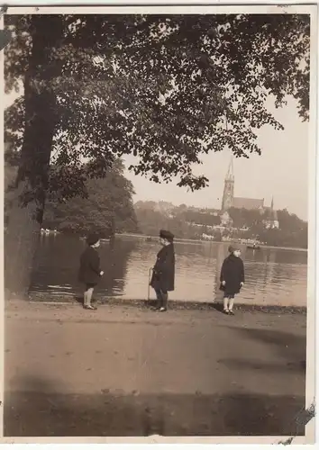 (F12706) Orig. Foto 3 kleine Kinder stehen an einem Teich 1930