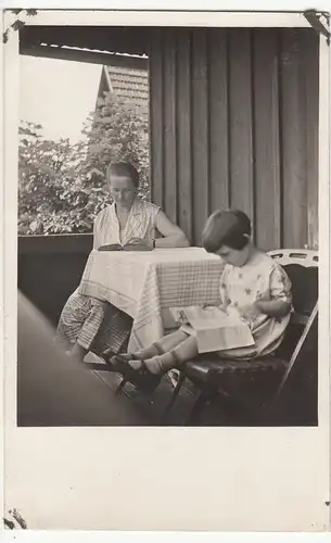 (F12694) Orig. Foto Gehlberg / Thür. 1930, Mutter mit Kind Ursula auf dem Balkon