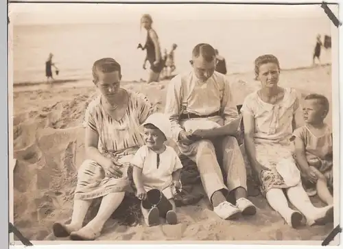 (F12666) Orig. Foto Ostseebad Nienhagen, Familie Gruppenbild am Strand 1928
