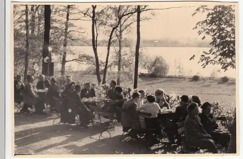 (F12602) Orig. Foto Rötha b. Leipzig, Ausflug d. Abt. Werkstoffprüfung 1954, Bie