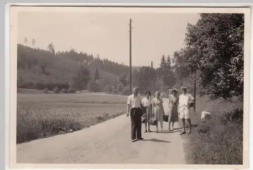 (F12592) Orig. Foto Wanderung im Mühltal i. Thür 1953