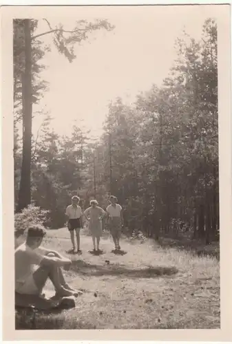(F12588) Orig. Foto Wanderung im Mühltal i. Thür 1953