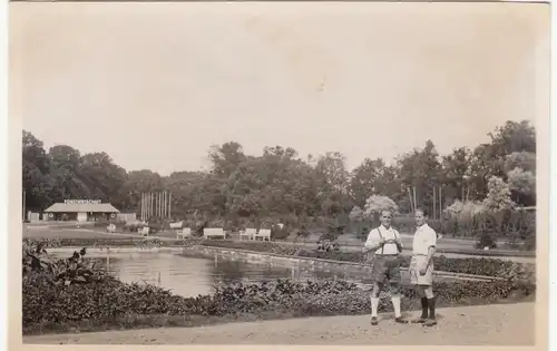 (F12578) Orig. Foto Leipzig Markkleeberg, Gartenbau-Ausstellung 1952, Männer am