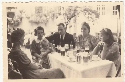 (F12550) Orig. Foto Personen sitzen im Biergarten, "Die Hamburger in Leipzig" 19