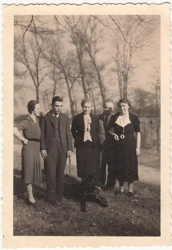 (F12543) Orig. Foto Leipzig Borsdorf, Gruppenbild im Freien zur Verlobung 1940