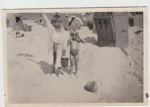 (F12465) Orig. Foto Binz, Kinder am Strand machen zeitgenössischen Gruß 1931