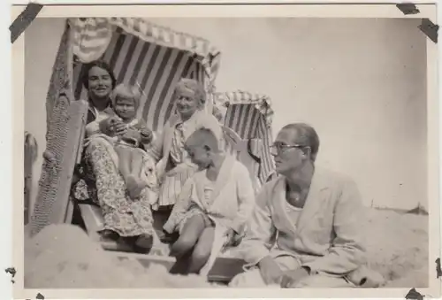(F12441) Orig. Foto Binz 1931, Personen am Strandkorb