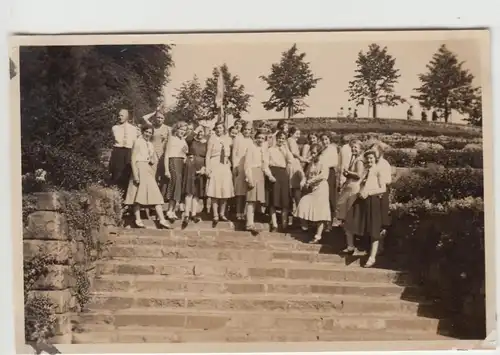(F12421) Orig. Foto Aachen, Gedenkfeier a.d. Ehrenfriedhof 1931, Mädchen mit Fla