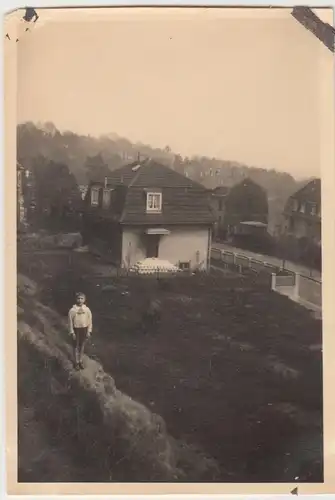 (F12400) Orig. Foto Wohnsiedlung, kleiner Junge Günter auf der Felsenburg 1931