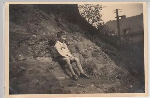 (F12398) Orig. Foto kleiner Junge sitzt auf Felsen "Günter a.d. Felsenburg" 1931