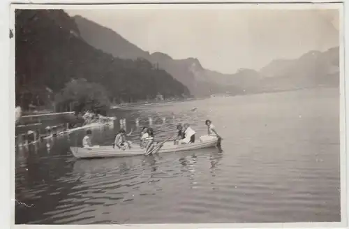 (F12371) Orig. Foto junge Damen im Ruderboot, St. Wolfgangsee 1930