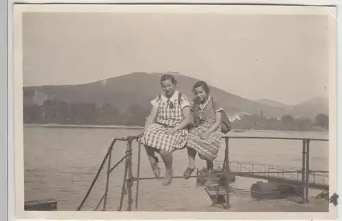 (F12317) Orig. Foto Mädchen an Boots-Anlegestelle am Rhein 1928