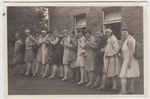 (F12298) Orig. Foto junge Damen vor Jugendherberge Soest 1929