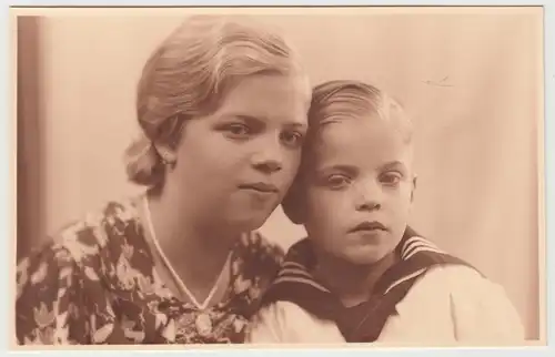 (F12296) Orig. Foto Porträt junge Frau mit Junge, Kiel 1936