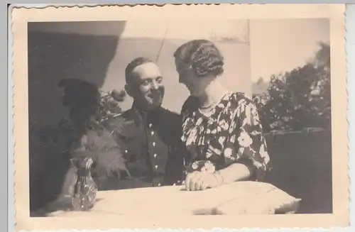 (F12269) Orig. Foto Paar sitzt auf dem Balkon 1935