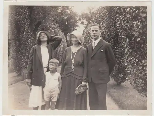 (F12238) Orig. Foto Harburg-Wilhelmsburg, Personen spazieren im Stadtpark 1931