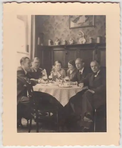 (F12219) Orig. Foto Gaststätte, Café, Personen am Tisch 1930er