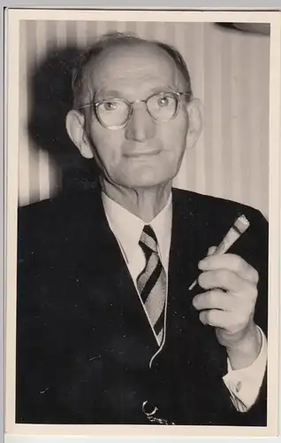 (F12204) Orig. Foto Porträt älterer Herr mit Zigarre 1930er