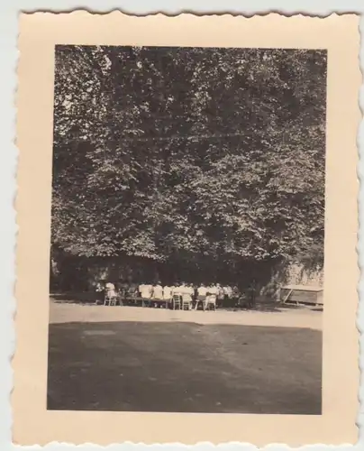 (F12145) Orig. Foto Personen sitzen im Freien, Café Freisitz 1930er