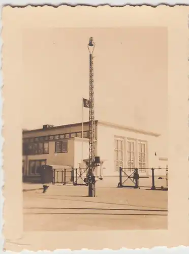 (F12123) Orig. Foto Berlin, Eingang zum Betrieb, Werk o.ä., Laterne, Flagge 1936