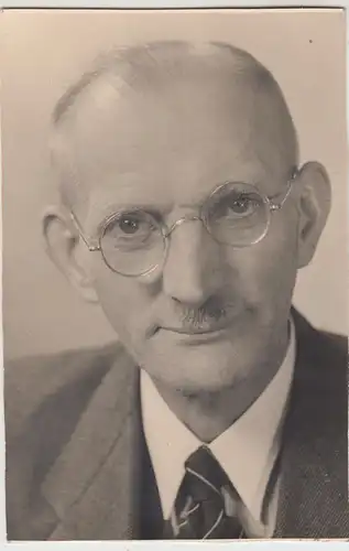 (F12086) Orig. Foto Porträt eines Mannes, Nickelbrille 1930er - 50er