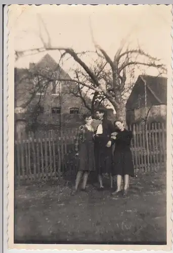 (F11996) Orig. Foto Halberstadt, Personen am Butterberg 1954