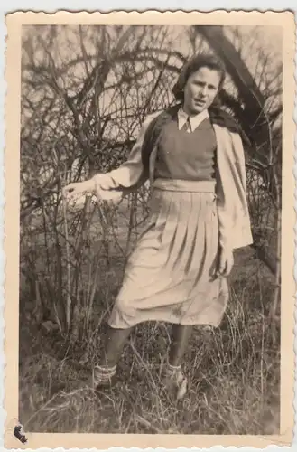 (F11975) Orig. Foto Brigitte Salomon (15J.) a. Halberstadt im Freien 1954