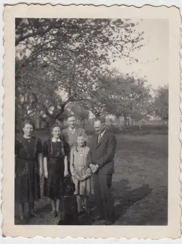 (F11945) Orig. Foto Halberstadt, Gruppenbild zu Irenes Konfirmation 1951