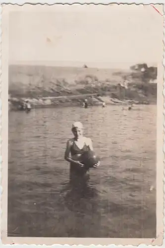 (F11917) Orig. Foto Badeanstalt Klein Quenstedt, Brigitte Salomon im Wasser 1953