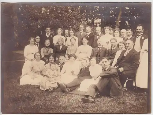 (F11881) Orig. Foto Personen, Gruppenbild im Freien um 1910er