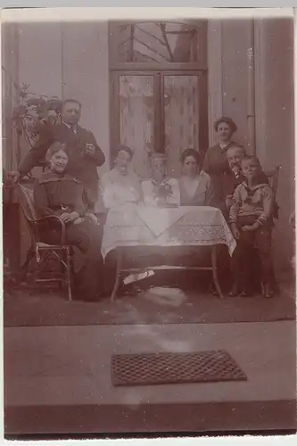 (F11867) Orig. Foto Personen sitzen am Tisch auf Terrasse, um 1920