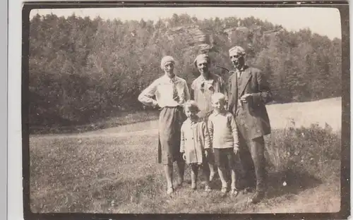 (F11782) Orig. Foto Spaziergang mit Kindern 1920/30er