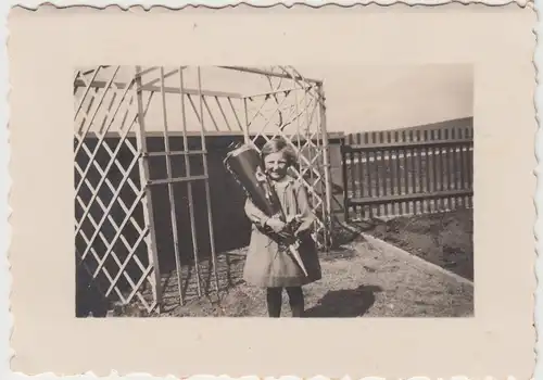 (F11761) Orig. Foto kleines Mädchen Anneliese mit Zuckertüte, Schulanfang 1933