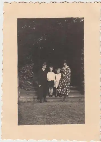 (F11723) Orig. Foto Heidenau Großsedlitz, Personen im Park 1932