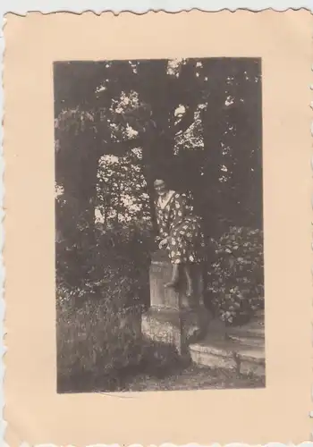 (F11722) Orig. Foto Heidenau Großsedlitz, Frau im Park 1932