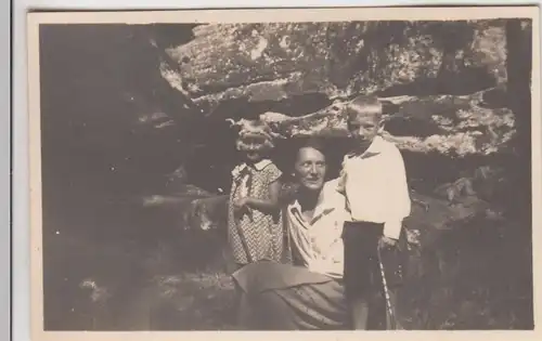 (F11692) Orig. Foto Sächsische Schweiz, Mutter m. Kindern am Basteifelsen 1931