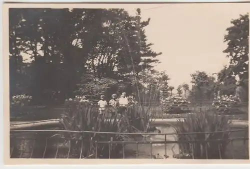(F11674) Orig. Foto Bautzen, Personen im Park 1930