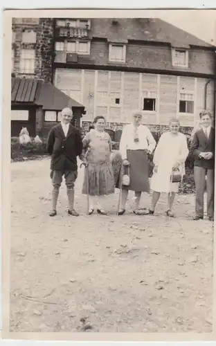 (F11656) Orig. Foto Personen vor dem Jeschkenhaus b. Reichenberg, 1930