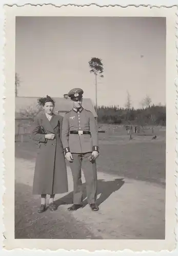 (F11590) Orig. Foto Wehrmachts-Soldat Gerhard auf Urlaub, mit Ehefrau 1930er