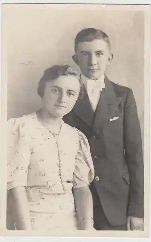 (F11576) Orig. Foto Porträt junge Frau u. junger Mann, Geschwister? 1930er