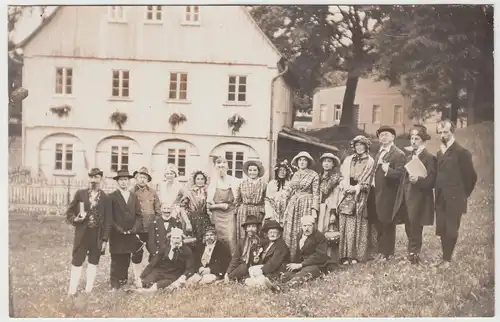 (F11558) Orig. Foto Personen i. Kostümen a.d. Wiese, Heimatfest 1933