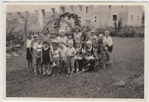 (F11554) Orig. Foto Kinder Gruppenbild "Kindergartenfest Festzug" 1930er
