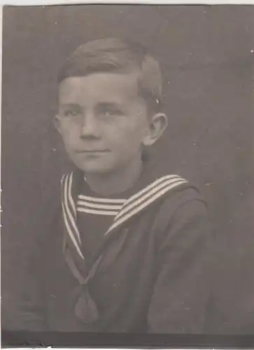 (F11550) Orig. Foto Porträt kleiner Junge in Matrosenkleidung, 1930er