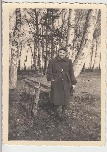 (F11478) Orig. Foto junge Frau im Birkenwald, 1940er