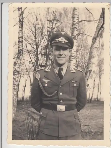 (F11476) Orig. Foto Luftwaffe-Soldat im Freien 1940er