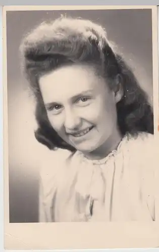(F11473) Orig. Foto Porträt einer Frau 1947