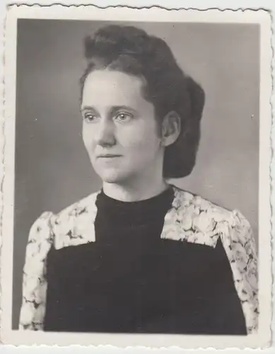(F11447) Orig. Foto Porträt einer Frau Edith 1943